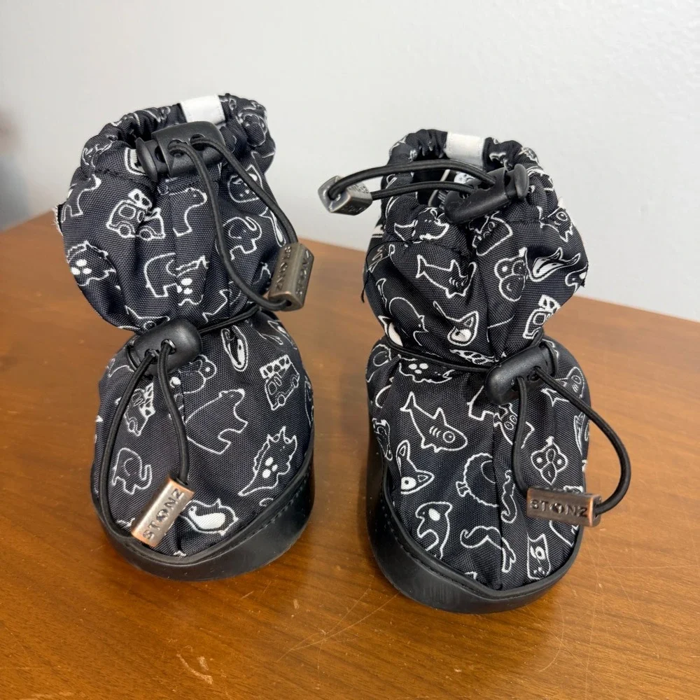 Stonz Baby Snow Booties Kids Size L Black Print Soft Sole Snow Rain Winter Boots